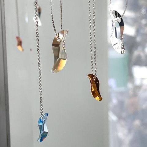 Swarovski 6525 Pendant 19mm Crystal Golden Shadow (001GSHA) - S Şeklinde Altın Renk Şeffaf Kolye Ucu