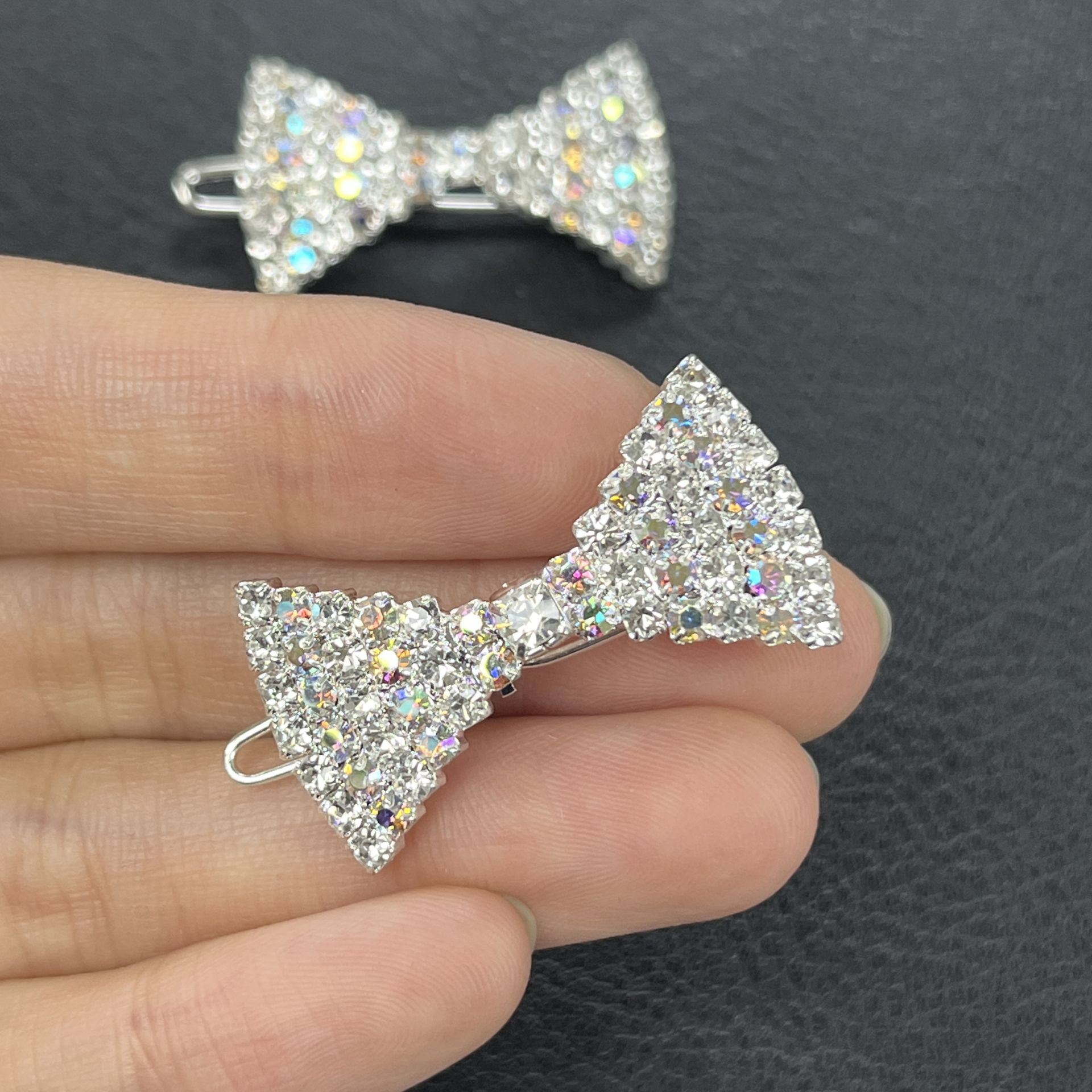 Kelly Papyon Saç Tokası - Parlak Kristal Taşlı Perçinli Saç Firketesi