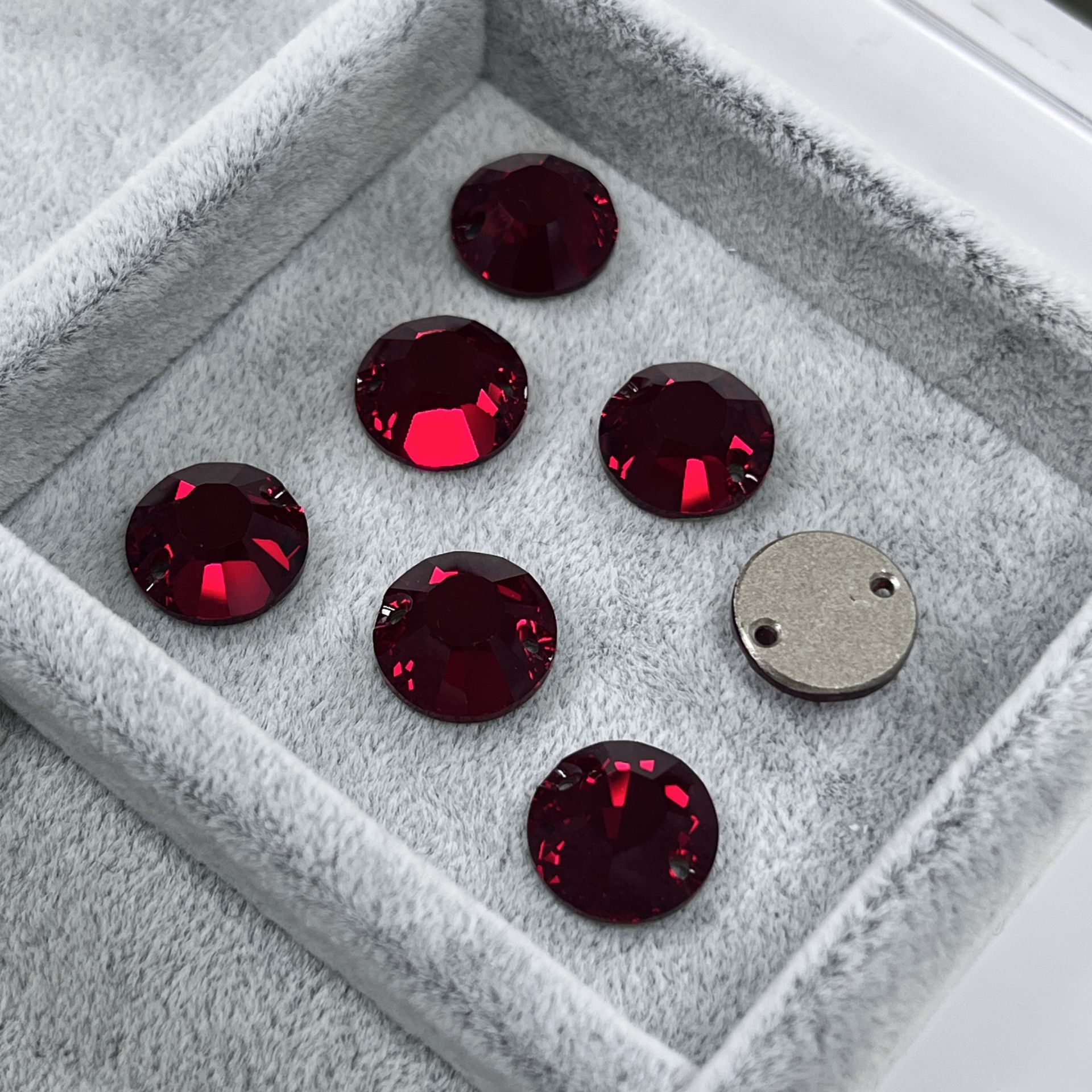 3204 12mm Siam (208) - Koyu Kırmızı Yuvarlak Dikme Taş