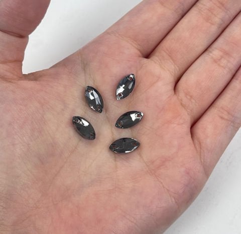 Mekik Şekilli 12x6mm Dikilebilir Black Diamond Cam Taş - Füme Dikme Taş