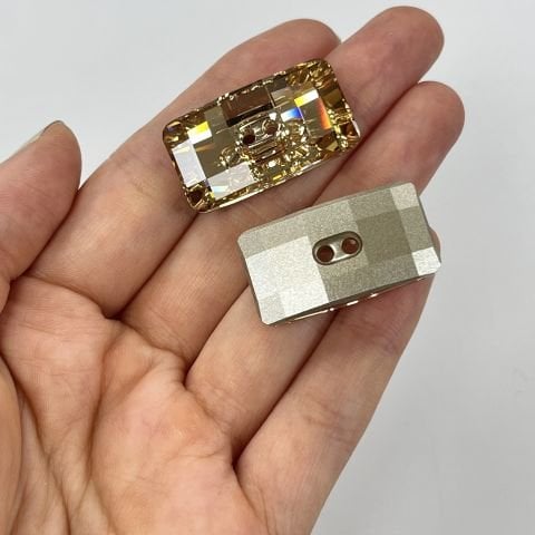 Swarovski 3093 Düğme 30x16mm Light Colorado Topaz (246) F - Açık Kahverengi Dikdörtgen Şekilli İki Delikli Kristal Düğme