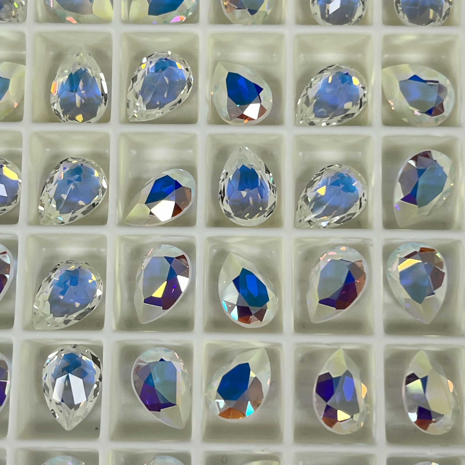 4320 8x6mm Crystal AB (001AB) Foyasız - Janjan Damla Şekilli Taş