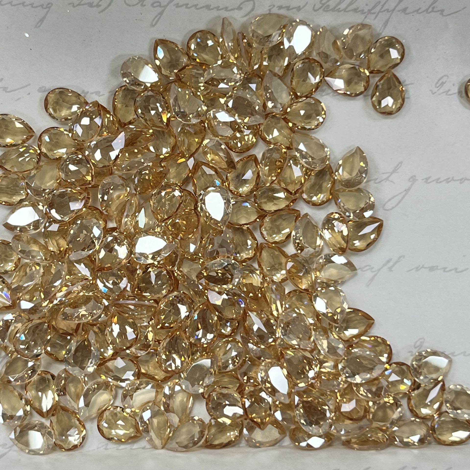 Swarovski 4320 Damla 8x6mm Crystal Golden Shadow (001GSHA) Foyasız - Damla Şekilli Taş