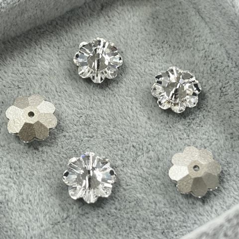 Swarovski 3700 Çiçek Lochrosen 8mm Crystal (001) - Beyaz Renkli Ortadan Delikli Dikme Taş