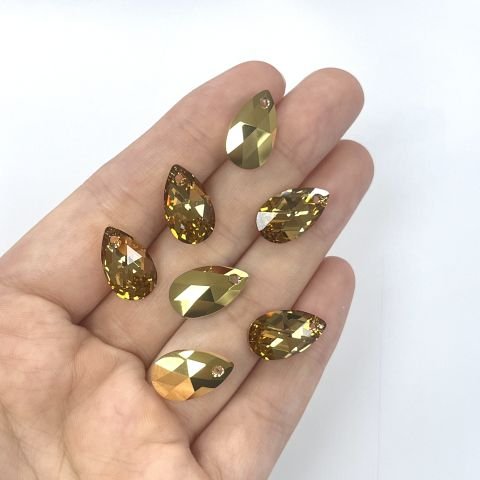 Swarovski 6106 Pendant 16mm Crystal Aurum (001AUR) - Damla Şekilli Tek Delikli Altın Renkli Kolye Ucu