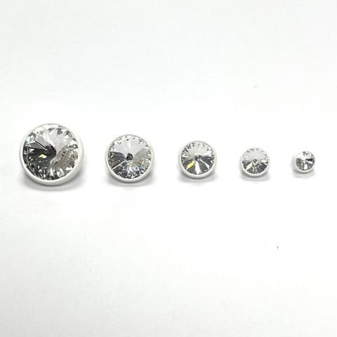 1770/218 Beyaz Plastik Çerçeve İçine Oturtulmuş Rivoli Kristalli Alttan Dikilebilir Düğme