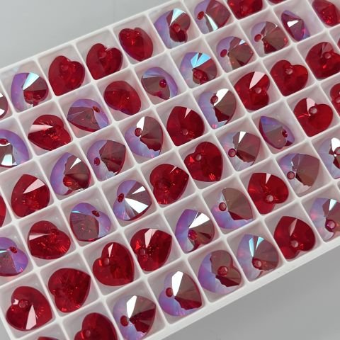 6228 14mm Light Siam Shimmer (227SHIM) - Red Heart Pendant