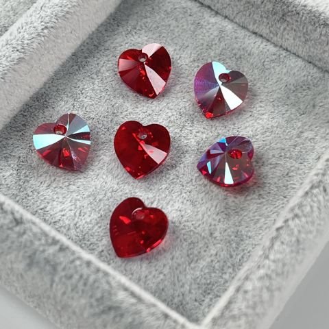 6228 14mm Light Siam Shimmer (227SHIM) - Red Heart Pendant