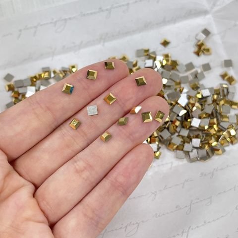 Swarovski 2400 Kare 4mm Crystal Aurum F (001 AUR) - Altın Renkli Altı Düz Mini Kristal Taş