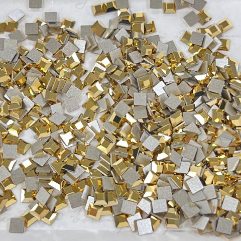 Swarovski 2400 Kare 4mm Crystal Aurum F (001 AUR) - Altın Renkli Altı Düz Mini Kristal Taş