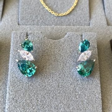 Alexandrite Taşlı Işıkta Renk Değiştiren Damla Taş Küpe