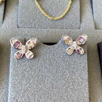 Pastel Taşlı Kelebek Küpe