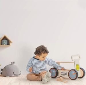 Mamatoyz DriveMe Wood Polis Figürli Ahşap Yürüteç & Oyuncak Deposu