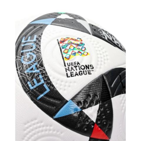 Yapıştırma Futbol Topu