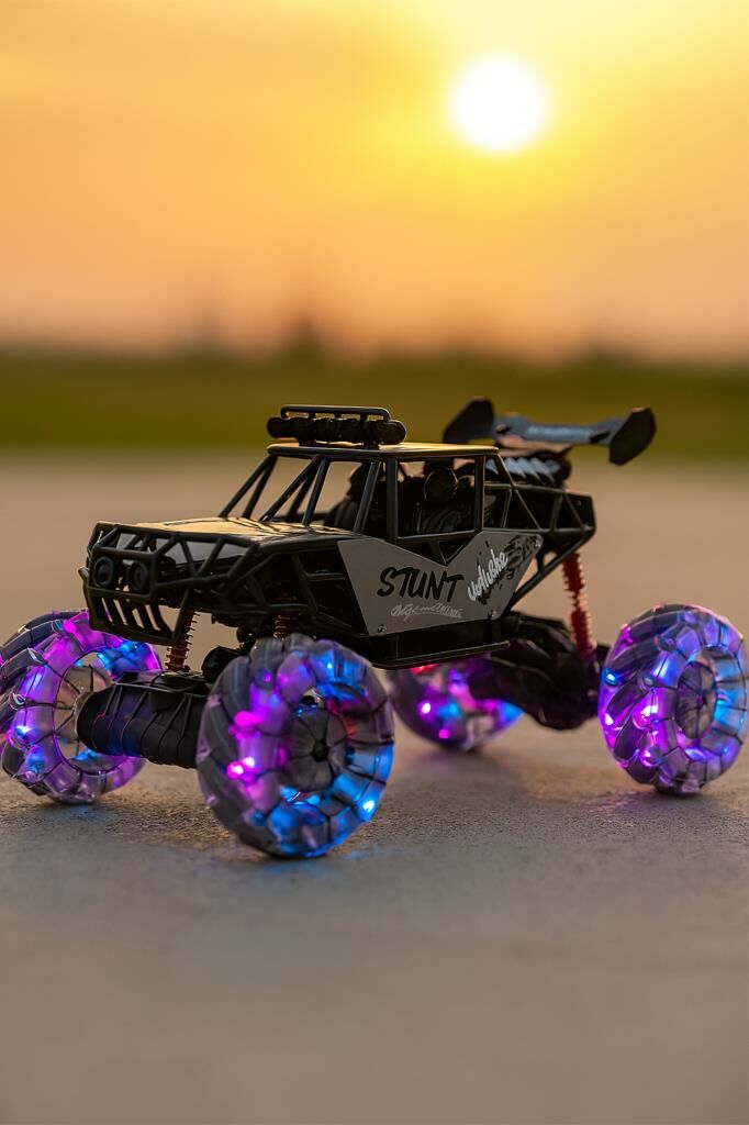 2.4 Ghz 1:18 Uzaktan Kumandalı Araba Işıklı Dans Eden Yan Gidebilen