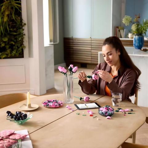 LEGO Botanicals Pembe Gül Buketi 10374 - Yetişkinler için Dekoratif Çiçek Modeli Yapım Seti (789 Parça)