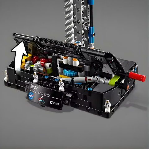 LEGO Technic NASA Artemis Uzay Fırlatma Sistemi Roketi 42221