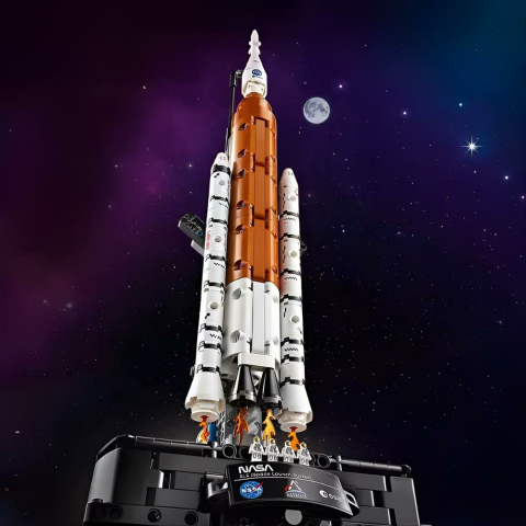 LEGO Technic NASA Artemis Uzay Fırlatma Sistemi Roketi 42221