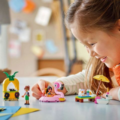 LEGO Friends Tek Boynuzlu At ve Flamingo Havuz Partisi 42658