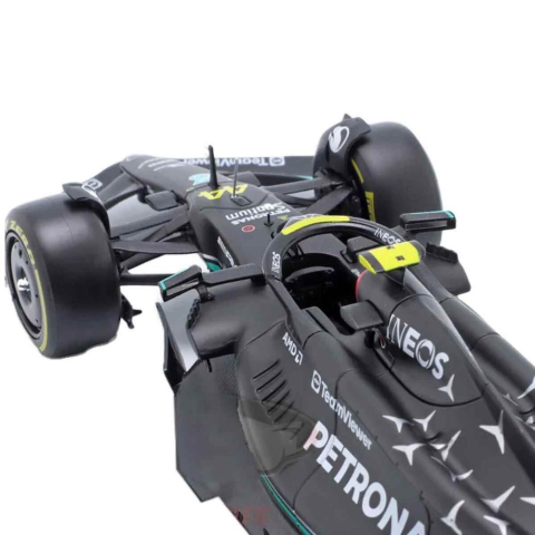 1:24 Mercedes AMG F1 W14 E Performance Figürlü Formula 1 Yarış Arabası