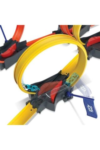 Hot Wheels Çok Çemberli Yarış Pisti