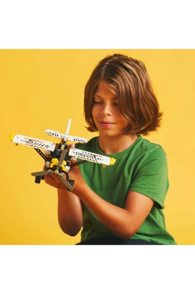 LEGO ® Technic Arazi Uçağı 42198 - 8 Yaş ve Üzeri    Yaratıcı Oyuncak Yapım Seti (333 Parça)