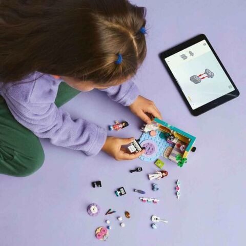 LEGO® Friends Paisley’nin Odası 42647 - 6 Yaş ve Üzeri Çocuklar için Mini Bebek İçeren Yaratıcı Oyuncak Yapım Seti (199 Parça)