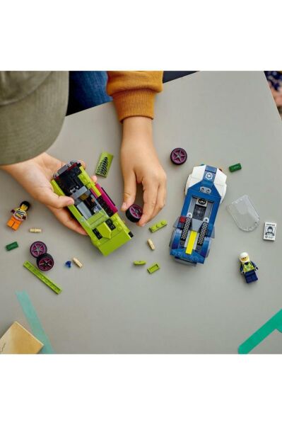 LEGO ® City Polis Arabası ve Spor Araba Takibi 60415 -  Yaratıcı Oyuncak Yapım Seti (213 Parça)