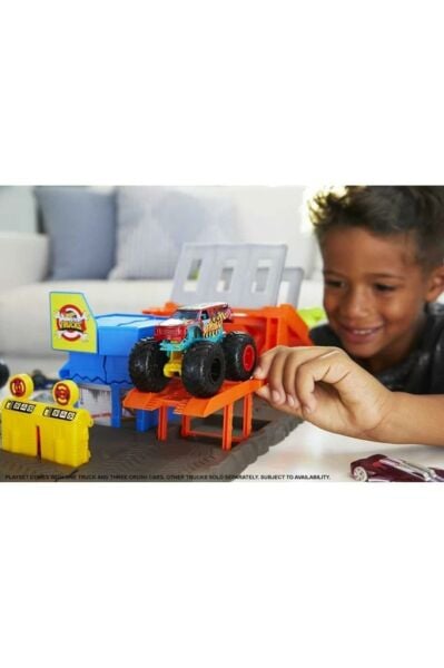 Hot Wheels Monster Trucks Patlama İstasyonu HFB12