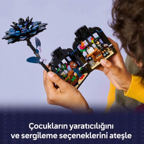 LEGO® Wednesday Siyah Yıldız Çiçeği Cadılar Bayramı Hediyesi, Dekoratif Çiçek Modeli 76784