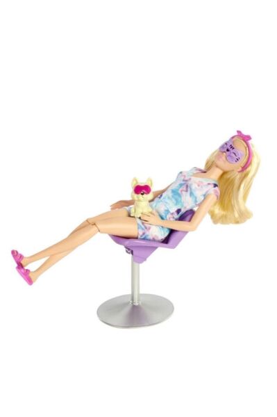 Barbie Işıltı Dolu Spa Günü Oyun Seti HCM82