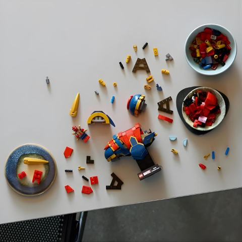 LEGO Marvel Iron Örümcek Adam Büstü 76326