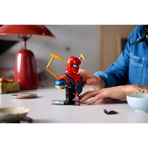 LEGO Marvel Iron Örümcek Adam Büstü 76326