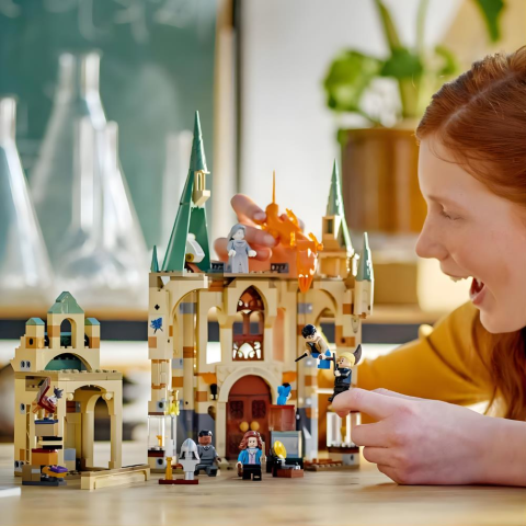 LEGO Harry Potter Hogwarts: İhtiyaç Odası 76413 - 8 Yaş ve Üzeri Harry Potter™ Hayranı Çocuklar için Yaratıcı Oyuncak Yapım Seti (587 Parça)
