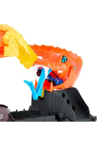 Hot Wheels Pizza Slam Cobra Saldırısı, Rastgeleleştiricili Yılan Kuyruğu Spiral Pisti, 1:64 Ölçekli 1 Araç
