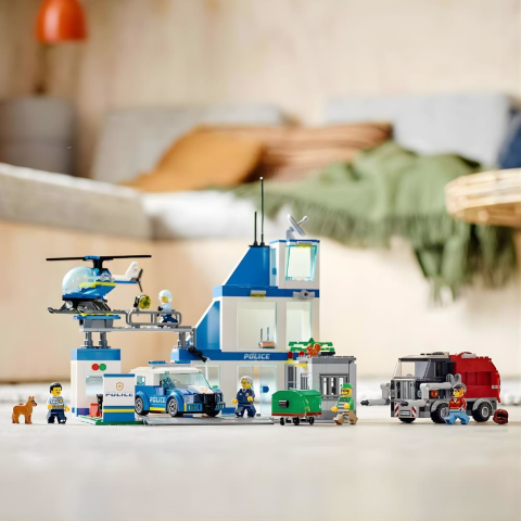 LEGO® City Polis Merkezi 60316 - 6 Yaş ve Üzeri Çocuklar için Yaratıcı Oyuncak Yapım Seti (668 Parça)