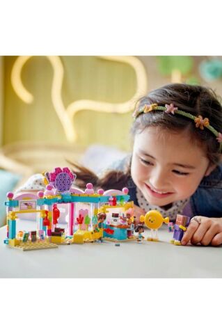 LEGO ® Friends Heartlake City Şekerci Dükkanı 42649 - 6 Yaş ve Üzeri Oyuncak Yapım Seti (376 Parça)