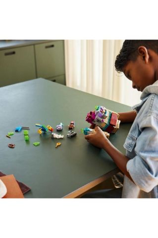 LEGO ® Minecraft Legends® Yiyici Karşılaşması 21257 (420 Parça)
