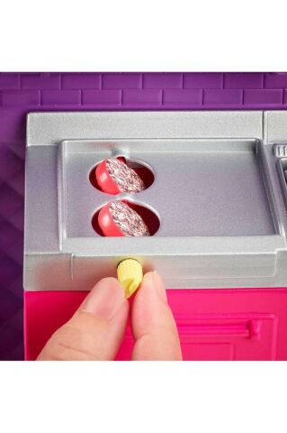 Barbie Yemek Arabası ve 30 figür GMW07