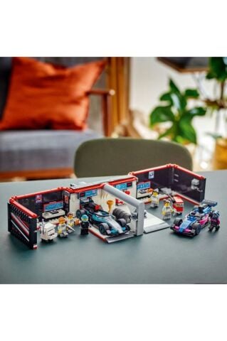 F1® Garajı ve Mercedes-AMG ve Alpine Arabaları 60444 - 7 Yaş ve Üzeri Yapım Seti (678 P)