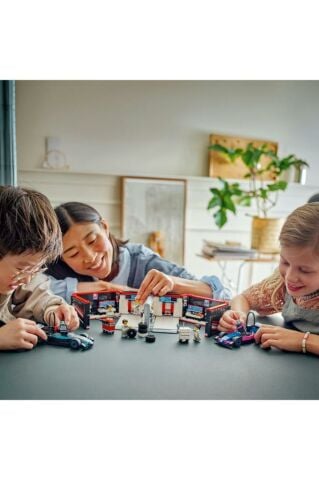 F1® Garajı ve Mercedes-AMG ve Alpine Arabaları 60444 - 7 Yaş ve Üzeri Yapım Seti (678 P)