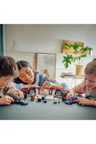 F1® Garajı ve Mercedes-AMG ve Alpine Arabaları 60444 - 7 Yaş ve Üzeri Yapım Seti (678 P)