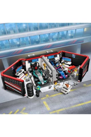 F1® Garajı ve Mercedes-AMG ve Alpine Arabaları 60444 - 7 Yaş ve Üzeri Yapım Seti (678 P)