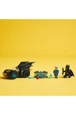 DC Batman™: Batman ve Batmobile™, Mr. Freeze™’e Karşı 76301 - 4 Yaş ve Üzeri Yapım Seti (63P)