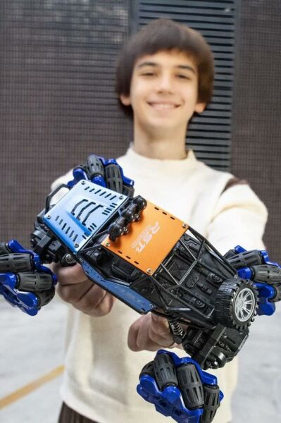 LED Işıklı 2.4Ghz Şarjlı, 360 Derece Dönebilen El ve Kumanda Kontrollü, Metal Big Foot Araba