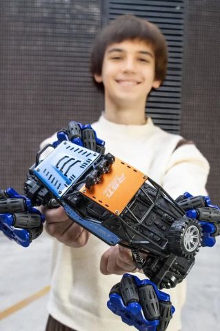 LED Işıklı 2.4Ghz Şarjlı, 360 Derece Dönebilen El ve Kumanda Kontrollü, Metal Big Foot Araba