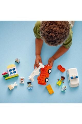 LEGO ® DUPLO® Ambulans ve Sürücü 10447 - 2 Yaş ve Üzeri Küçük Çocuklar için  Yapım Seti (19 Parça)