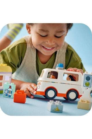 LEGO ® DUPLO® Ambulans ve Sürücü 10447 - 2 Yaş ve Üzeri Küçük Çocuklar için  Yapım Seti (19 Parça)
