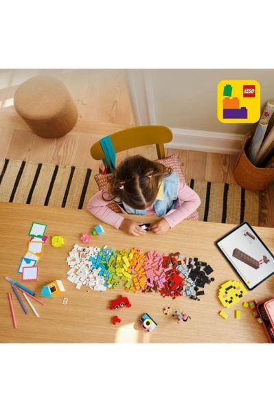 LEGO ® Classic Yaratıcı Mutlu Kutu 11042 - 5 Yaş ve Üzeri Oyuncak Yapım Seti (680 Parça)