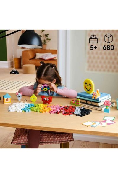 LEGO ® Classic Yaratıcı Mutlu Kutu 11042 - 5 Yaş ve Üzeri Oyuncak Yapım Seti (680 Parça)